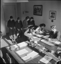 WW 2: farming camp; registration for volunteers, 1942.