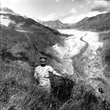 Girl in front of Aletsch-Gletscher, glacier.