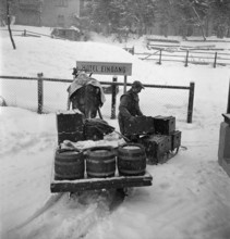 Davos; Merchant delivers food; 1949.