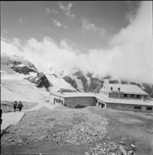 Diavolezza mountain hut, walker.