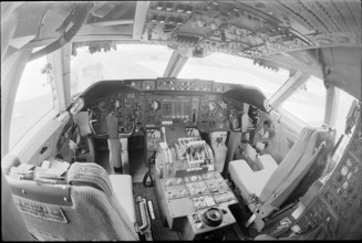 Swissair Jumbo-Jet in Zurich Kloten 1971: Cockpit.