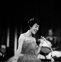 Caterina Valente on stage in the Kongresshaus Zurich in 1960.