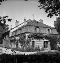 Geneva: Villa Rigot; 1942.