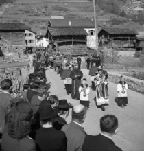 Funeral of a military patrol in the Valais, 1949.