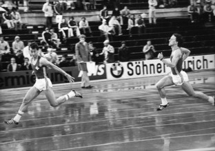 LCZ meeting 1978, 4x100m: Hansjoerg Ziegler waits for the baton change, Peter Muster.