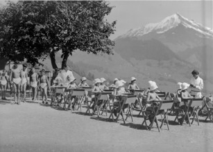 Leysin: boys in open-air school in a sanatorium.