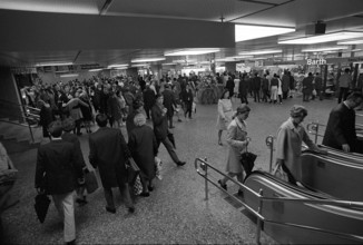 Moving stairs in the railway station passage «Shop Ville», 1970.