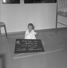 SAFFA fair 1958: 1000st baby at the home for babies (Pouponnière).