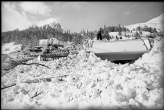 Avalanche in Davos, search for missing persons; 1968.