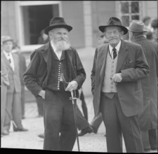 Trogen: Men at voter's meeting 1960.