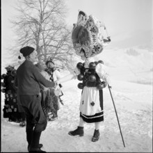 Silvesterchlausen in Urnaesch, 1945.