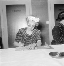 Mrs. Horm-Peel at a women's conference, 1948.