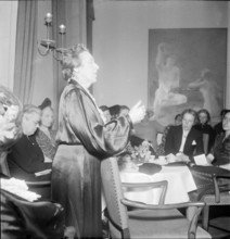 Mrs. Dreyfuss-Barney at a women's conference, 1948.