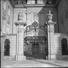 Gate, Haus zum Rechberg, 1953.