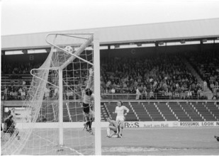 NLA 1973/74: FC St. Gallen  FC Zurich; goalkeeper Schuepp