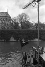 1975, Paris, Seine River. houseboat.