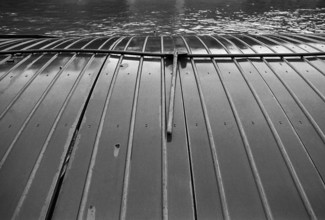 1975, Paris, Seine River. houseboat.