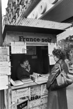 1975, Paris, boulevard France Soir. newsstand.
