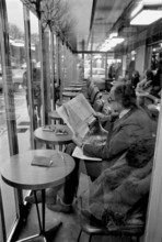 1975, Paris, bolulevard, bistro, bar, cafe. people.