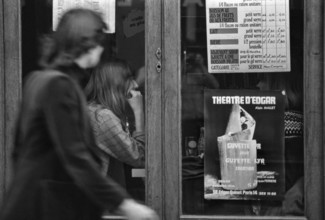 1975, Paris, bolulevard, bistro, bar, cafe. people.