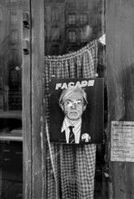 1975, Paris, bolulevard, bistro, bar, cafe. people.