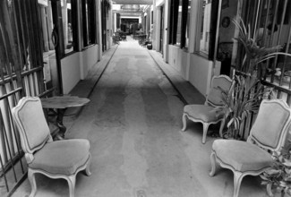 1975, Paris, Marais, passage.