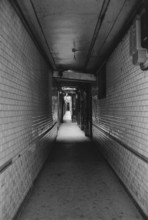 1975, Paris, Marais, passage.