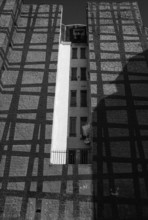 1975, Paris, Rive droite. Graphic building.