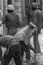 1975, Paris, Rive droite, men at work.