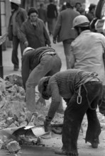 1975, Paris, Rive droite, men at work.