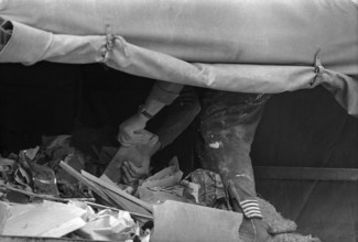1975, Paris, Rive droite, men at work.