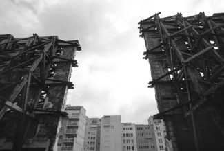 1975, Paris, Rive droite, building under demolition, bulkhead.