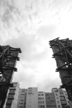 1975, Paris, Rive droite, building under demolition, bulkhead.