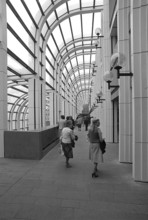 1976, Paris, Rive droite, Les Halles, shopping center.