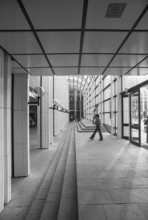 1976, Paris, Rive droite, Les Halles, shopping center.