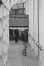 1976, Paris, Rive droite, Les Halles, shopping center.