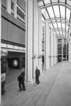 1976, Paris, Rive droite, Les Halles, shopping center.