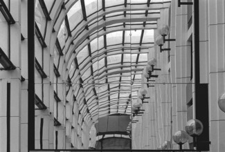 1976, Paris, Rive droite, Les Halles, shopping center.