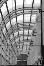 1976, Paris, Rive droite, Les Halles, shopping center.