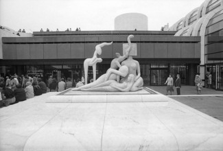 1976, Paris, Rive droite, Les Halles, shopping center.