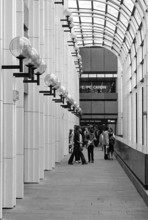 1976, Paris, Rive droite, Les Halles, shopping center.