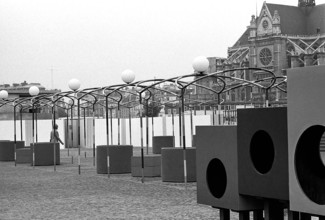 1976, Paris, Rive droite, Les Halles, shopping center.