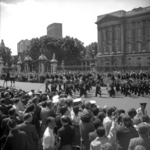 1967, London, Changing of the Guard.