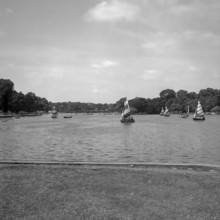 1967, London, Hide Park, sailing boats.