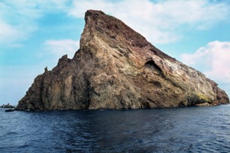 Nature, Italy, region of Sicilia 1975 Isole Eolie, Scoglio Dattilo  (Aeolian Islands,  Dattillo