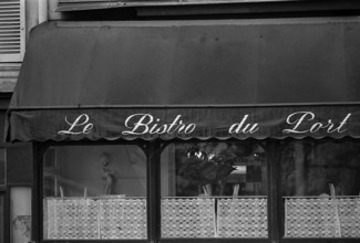1975, Paris, bolulevard, bistro, bar, cafe. people.
