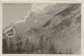 An avalanche shot during its fall