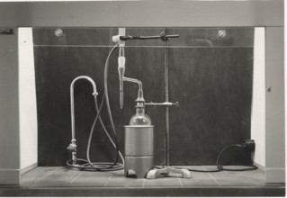 Florence Experimental Lab the Marcusson device, used to determine seeds'humidity with the distillation method
