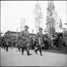 General Henri Guisan visiting the National Fair; 1939.