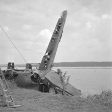 After WW 2: recovery of a US bomber, Greifensee 1953.